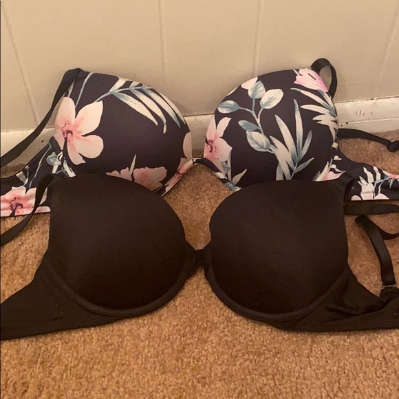 2 VS Pink 34D Push Up Bras - Picture 1 of 3